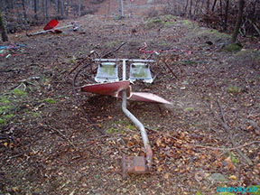 sedačka čaká na demontáž /foto: Andrej 04.12.2004/