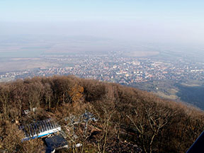 Rozpracovaná stanica novej kabínkovej lanovky z jedného vrcholu na druhý /foto: Andrej Bisták 15.11.2014/