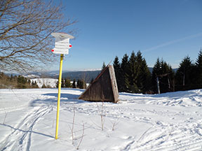 Výhľad z hornej stanice lyžiarskeho vleku Kohútik, v pozadí Západné Tatry /foto: Matej Petőcz 8.3.2015/