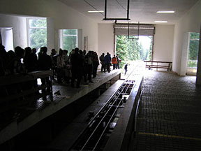 Horná stanica v očakávaní príchodu vozňa. /foto: Peter Brňák 16.09.2007/