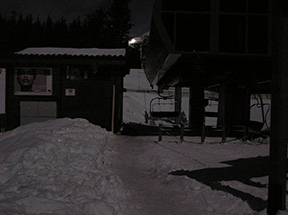 večer pri údolnej stanici lanovky na Solisko /foto: Peter Brňák 22.12.2007/