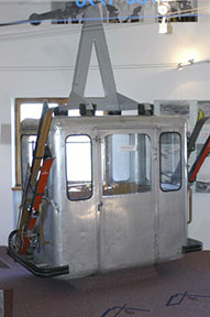 Exponát lanovky v muzeu, ktore sa nachádza v hornej stanici novej lanovky na Hahnenkamm