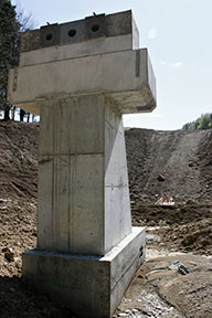 Betónový monoblok budúcej dolnej stanice, apríl 2009 /foto: Milan Haring/