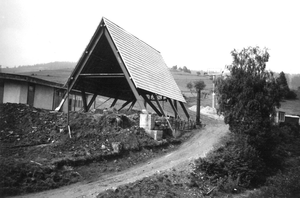 Výstavba lanovky v rokoch 1985 - 1986  - foto: Tatralift, a.s. Kežmarok