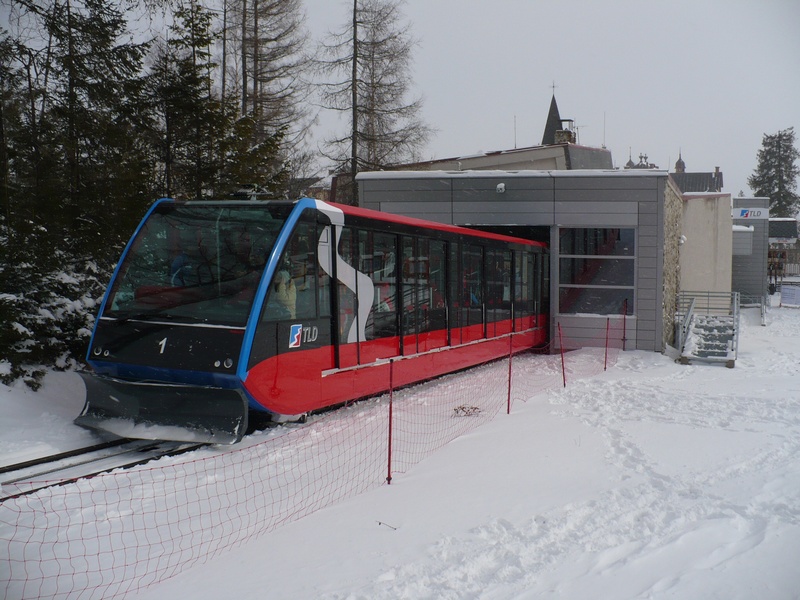 vůz č. 1 před dolní stanicí  Série fotografií z tohoto dne vznikla ve spolupráci s lanovkářským časopisem ISR. - foto: Radim Polcer 16.02.2008