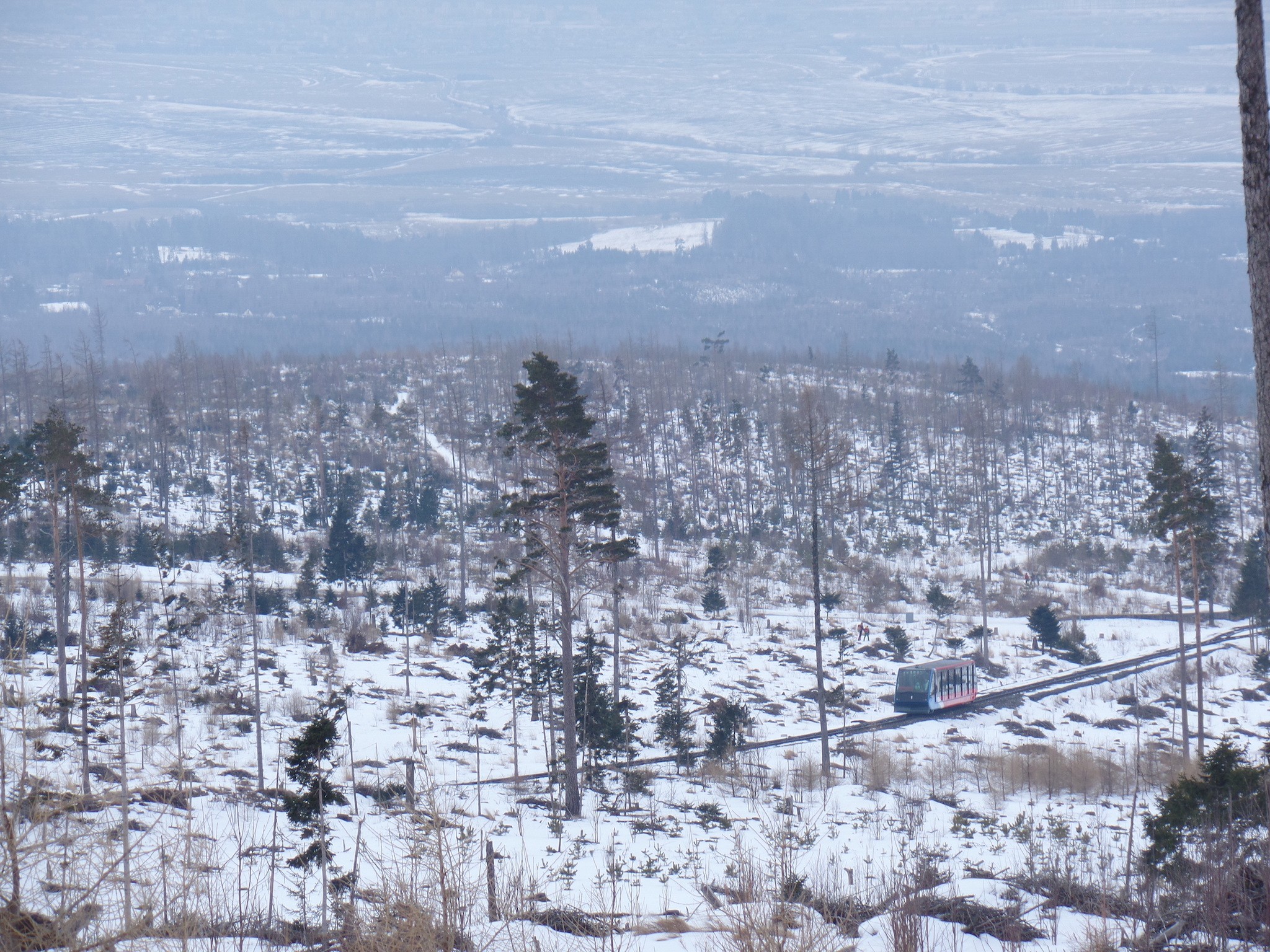 Pohľad na vozeň č. 1 zo zjazdovej trate  - foto: Matej Petőcz 1.3.2015