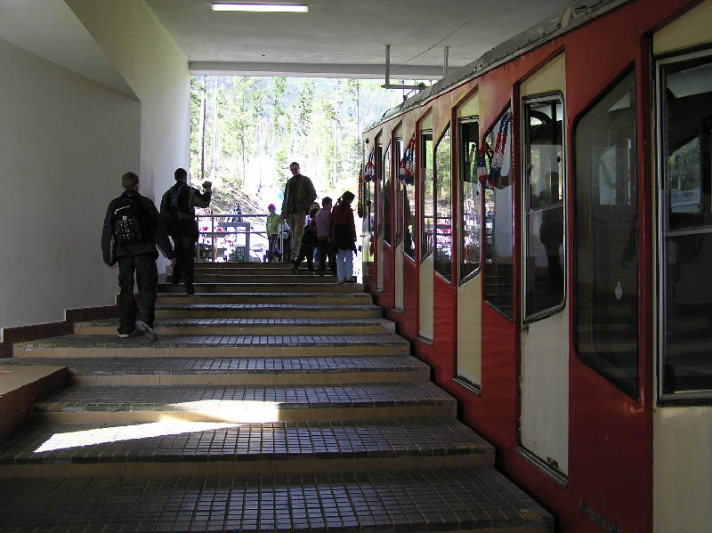 Je po všetkom - ešte posledné zábery zatiaľ ešte stále prevádzkyschopnej lanovky, ktorá už ale nikdy v prevádzke nebude.  - foto: Peter Brňák 16.09.2007