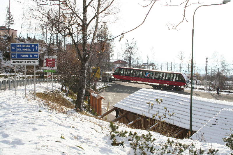 Vozeň prichádza do Smokovca.  - foto: Maroš Sýkora 6.11.2007