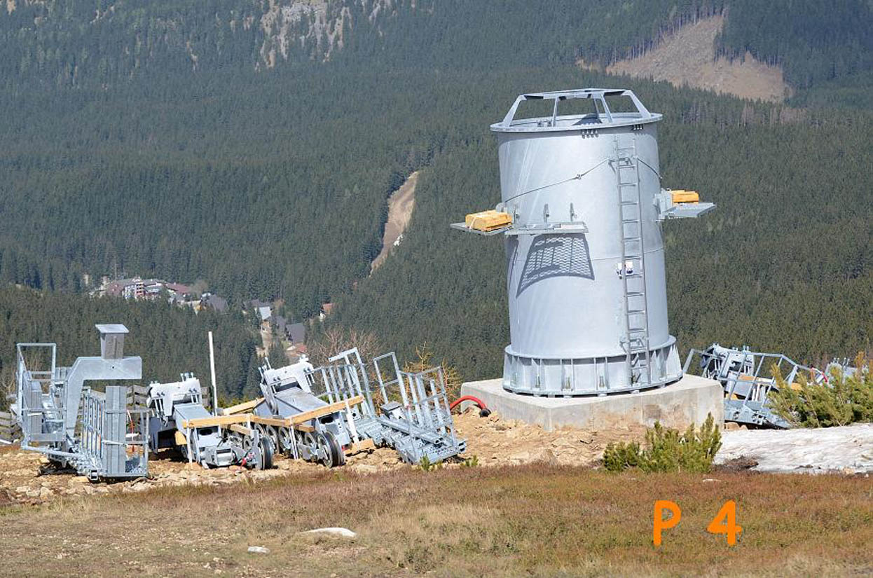 letecká časť výstavby lanovky Prehyba-Chopok (Funitel)  - foto: Ing. Peter Lovás 02.05.2012