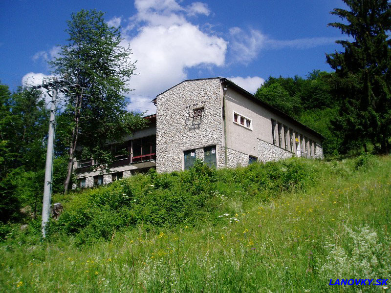 Budova dolnej stanice v Tureckej s prívodom 22 kV, dnes prakticky zbytočným  - foto: Andrej 11.07.2004