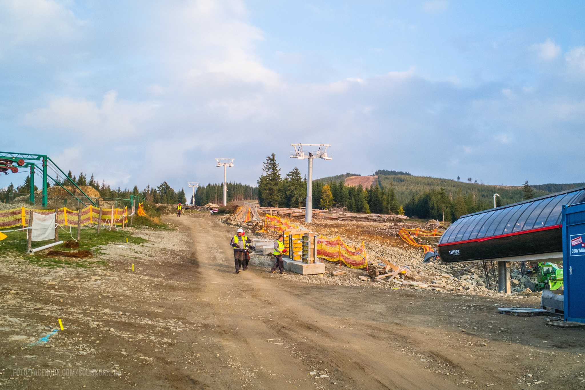 Výstavba lanovky CD6C Hala Skrzyczeńska - Zbójnicka Kopa  - foto: Maciej Roth 15.9.2018