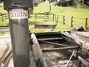 výmena nástupného pásu /foto: Ľudmila Porubčanská 22.08.2012/