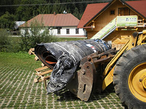 výmena nástupného pásu /foto: Ľudmila Porubčanská 22.08.2012/