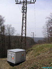 novučká trafostanica pre lanovku /foto: Peťo z Lamača 07.04.2005/