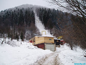 údolná stanica a trasa lanovky /foto: Andrej 23.02.2005/