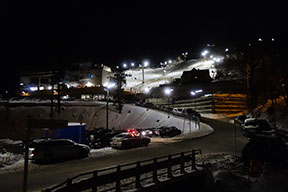 Večerné lyžovanie v stredisku Beskid Sport Arena, kde platí spoločný skipas so strediskami SMR a COS /foto: Matej Petőcz 30.12.2017/