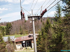 posledná podpera a za ňou vrcholová stanica Geravy - nech sa páči, vystupovať! /foto: Andrej 14.05.2005/