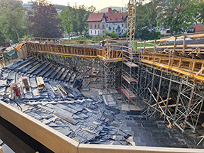 Výstavba amfiteátra pri dolnej stanici PL-50 Krynica – Góra Parkowa /foto: Matej Petőcz 12.8.2023/