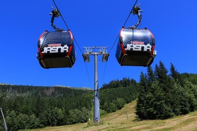 míjení kabinek před podpěrou č. 2 /foto: Radim Polcer 30.07.2024/