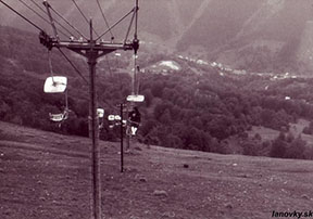 Podpera č. 30 stála už nad hornou hranicou lesa, na ťažnej vetve je sedačka č. 3, na vratnej č. 153 /foto: Roman Gric 17.6.1988/