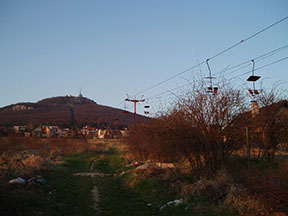 celá trasa lanovky v žiare zapadajúceho slnka /foto: Andrej 08.04.2006/
