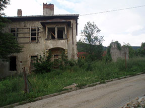 Základy údolnej stanice, ktorá mala nahradiť barokový dom. /foto: mimi 4.6.2007/