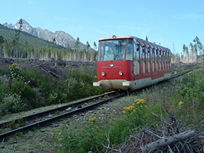 voz č. 2 v dolnej časti trate, vľavo v pozadí Lomnický štít /foto: Radim 05.07.2006/