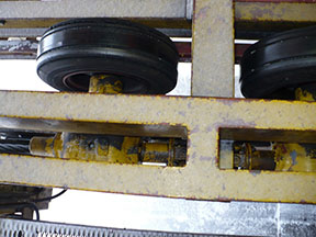 pneumatiky, které zajišťují správnou rychlost kabiny /foto: Radim 16.02.2008/