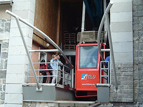 kabina v dolní stanici /foto: Radim Polcer 04.07.2006/