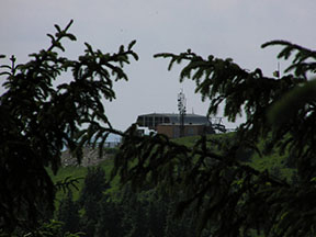 vykúkajúca vrcholovka :) /foto: Peťo z Lamača 22.6.2008/