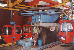 Vozne v dolnej poháňacej stanici a pohon. /foto: Roman Gric 3-1990/